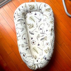 Mamibaby baby lounger with dandelion forest print